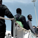 Un migrante muore tentando di attraversare la Manica su una piccola imbarcazione