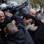 Giornalisti di N1 TV e Nova aggrediti mentre seguivano le manifestazioni serbe